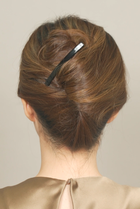 French elegance begins with AZ Classic Barrette