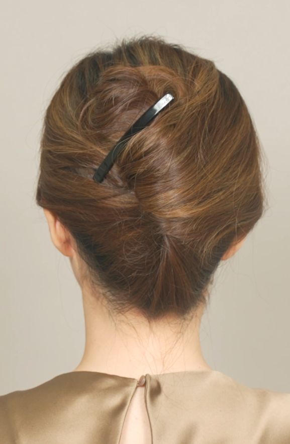 French elegance begins with AZ Classic Barrette
